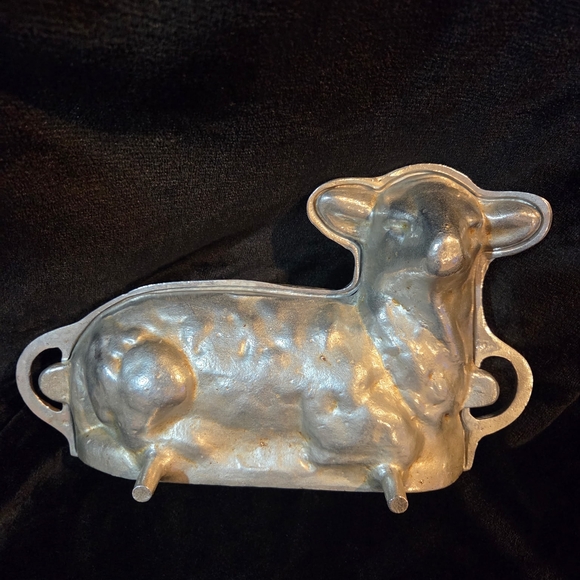 Renalde Other - Vintage 1940 's Renaldi Silver Aluminum Cast Lamb-Shaped Cake Mold Easter Lamb